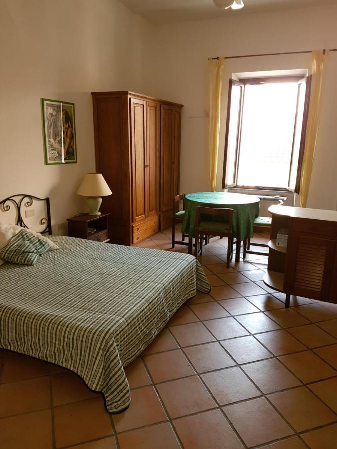 לה מדלנה Monolocale In Villa Centrale מראה חיצוני תמונה