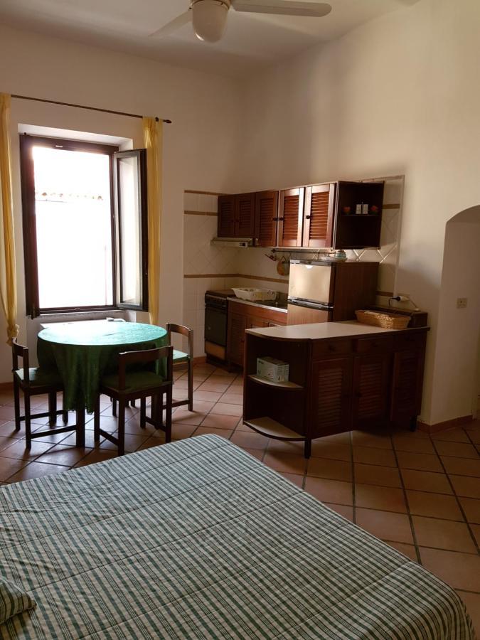 לה מדלנה Monolocale In Villa Centrale מראה חיצוני תמונה